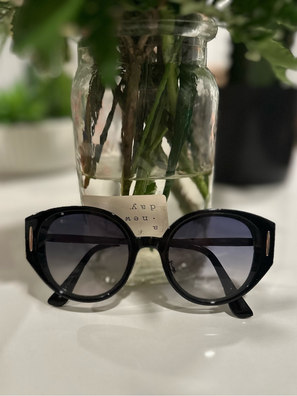 A New Day Black Angular Round Sunglasses Gold Accent Gradient Lenses NWT - Picture 3 of 7